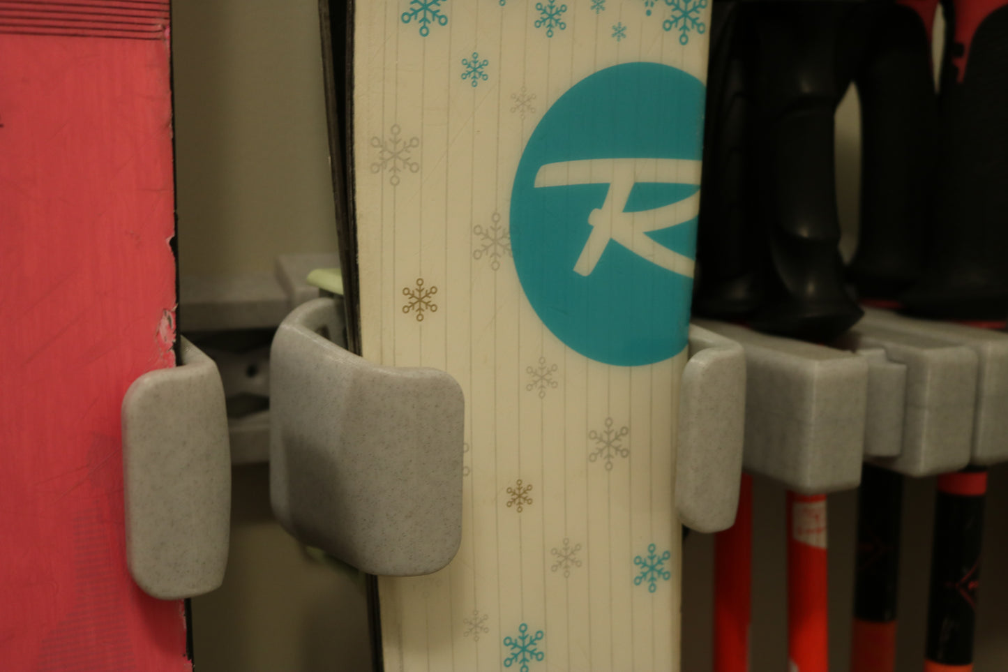 Spring-Loaded Ski Edge Clamp