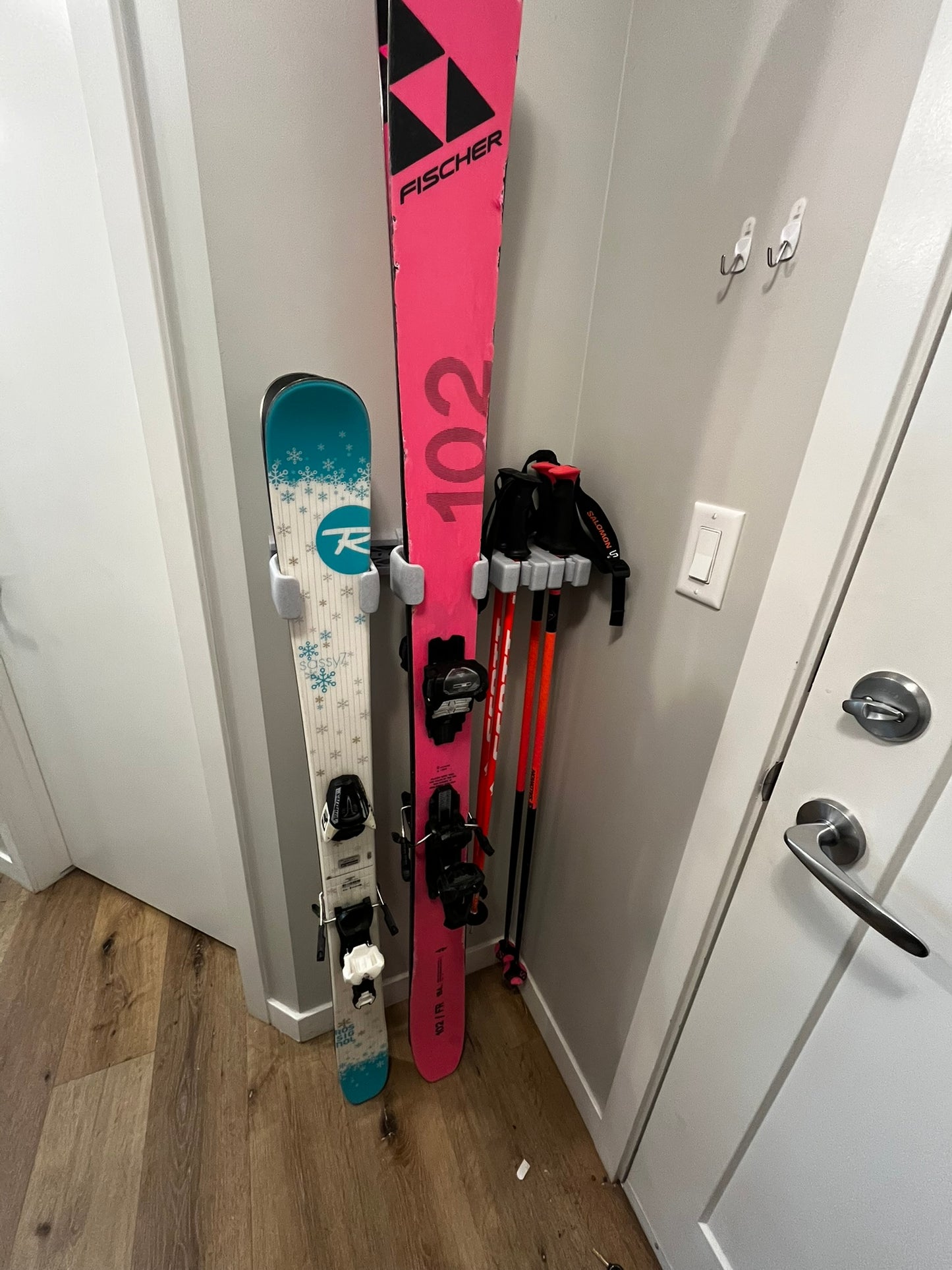 Spring-Loaded Ski Edge Clamp